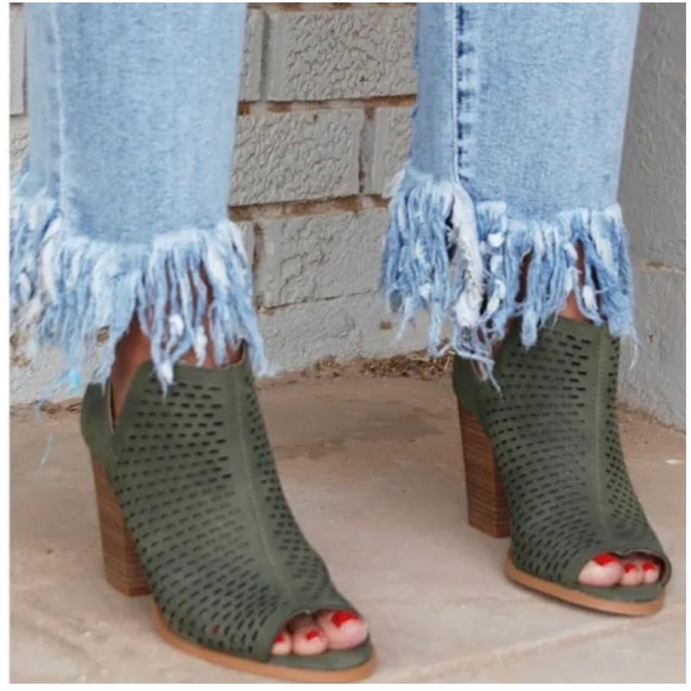 Restricted fall heels!